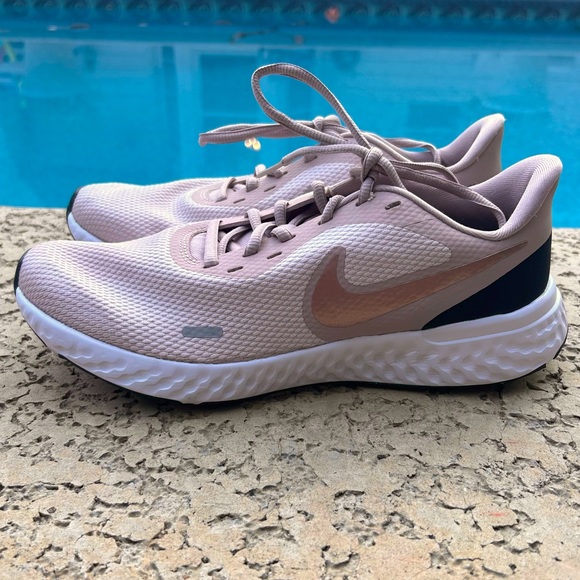 Nike Women’s Revolution Pink Rose Gold Sneaker size 10 - Picture 1 of 10